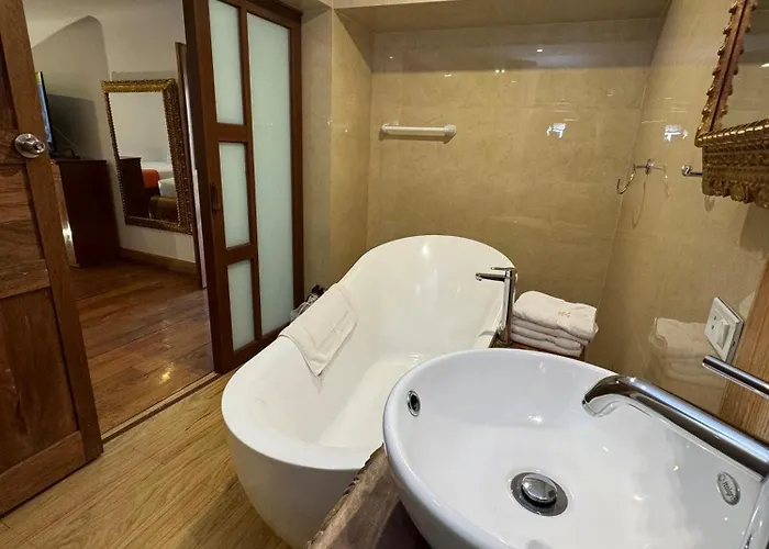 Hotel Waman Qorikancha 3*